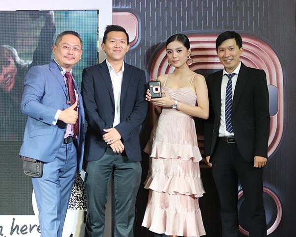 Gây ấn tượng với GENZ, Instax Mini LiPlay tiếp tục khẳng định vị thế hàng đầu về máy ảnh của Fujifilm