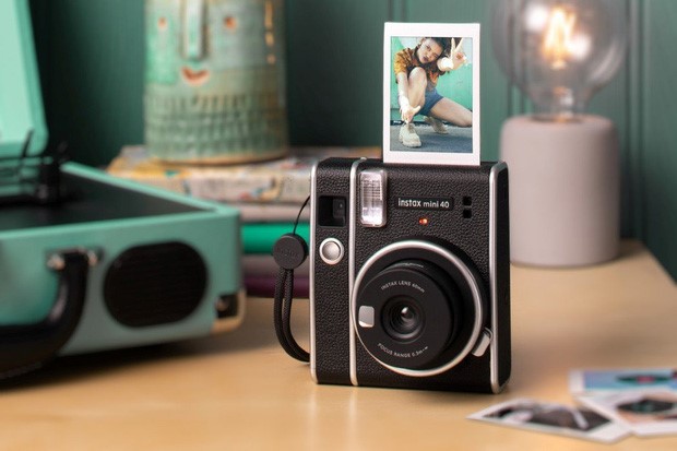 Instax Mini 40 gây sốt với kiểu dáng “UNCOVER” đầy tinh tế