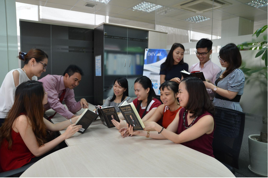 VĂN HÓA ĐỌC TẠI IMV:  KIẾN THỨC LÀ CHIA SẺ